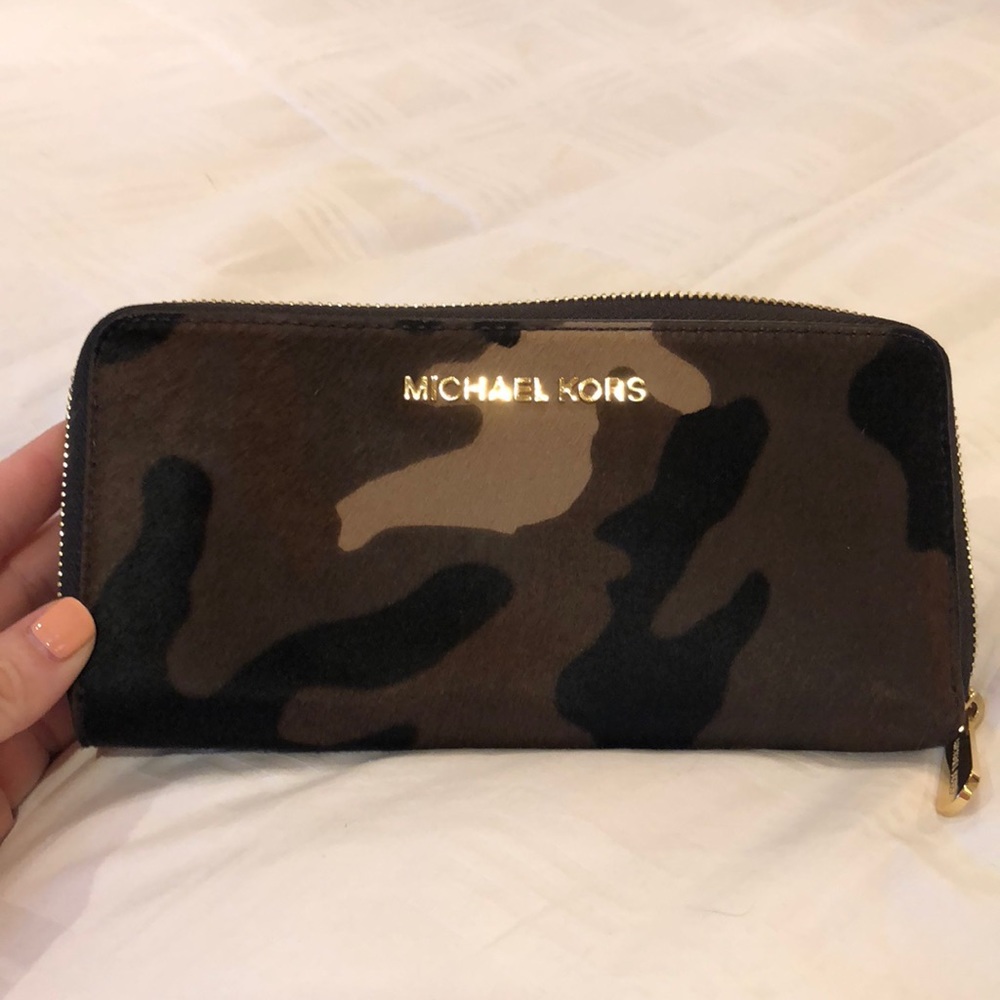 MK wallet, real fur camo